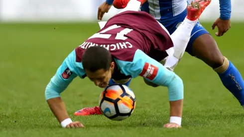 PATAS ARRIBA. El huracán Wigan dejó mal parado al West Ham y a Chicharito.