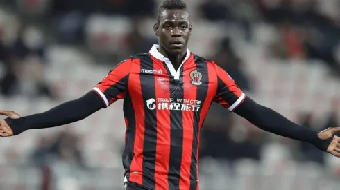 EL BUEN MARIO. Balotelli abre los brazos en el partido del Nice por la Ligue 1.