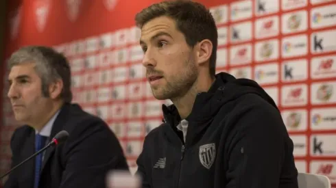 PRESENTADO. El Bilbao lo presentó en conferencia de prensa a Íñigo Martínez.