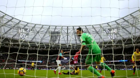 Chicharito se convirtió en la punta de lanza de los Hammers