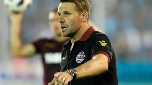 Ezequiel Carboni hace en Lanús sus primeras armas como entrenador.