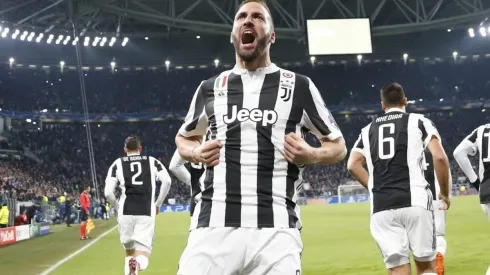 FESTEJA EL GOLEADOR. Higuaín se desahoga con los colores de Juventus.