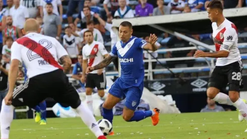 Mauro Zárate estuvo cerca del gol.