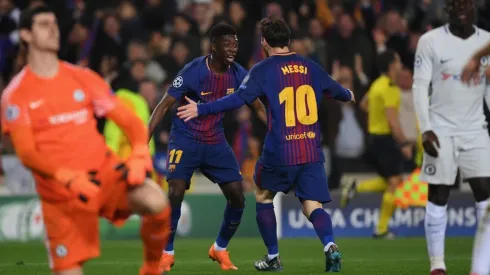 Dembélé festejando su gol con Lionel Messi de ayer.