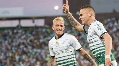 Santos Laguna mira a todos desde arriba.