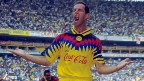 El delantero convirtió 192 goles en el América.