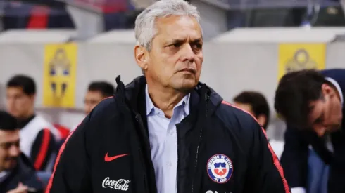 LA NUEVA ERA. Reinaldo Rueda en el banco de suplentes de Chile.