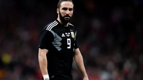 NO PUDO CONVERTIR. La frustración de Higuaín contra España, una paliza con la Argentina (Foto: Getty).