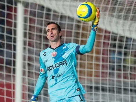 Sensacional atajada de Barovero para desactivar un misil de Nico Castillo