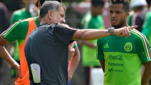 Ciudad de M�xico, 4 de octubre de 2016. Juan Carlos Osorio y Giovani Dos Santos, durante el entrenamiento de la Selecci�n Nacional de M�xico previo a su juego amistoso contra la Selecci�n de Nueva Zelanda, celebrado en el Centro de Alto Rendimiento (CAR). Foto: Imago7/ Etzel Espinosa