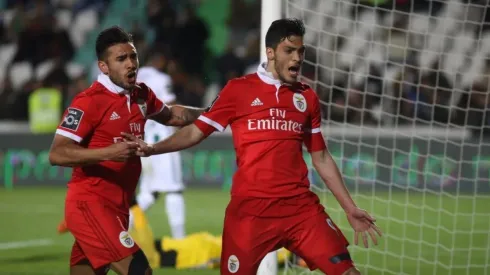 El festejo de Jiménez luego de su doblete en Portugal