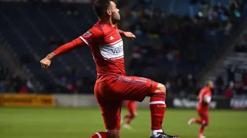 El futbolista hungaró aprovechó un error del portero de Crew para anotar el gol de la victoria (Foto: @ChicagoFire)