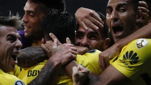 GRITALO. Tévez puso el 1 a 1 un rato después de sustituir a Cardona.