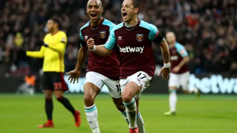 El estelar delantero mexicano espera conseguir la permanencia con los Hammers