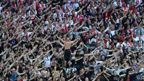 REPUDIABLE. Los barras del Ajax atacaron al plantel.