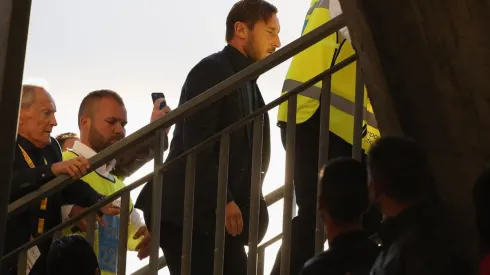 DE TRAJE. Desde esta temporada, Totti visita los estadios pero no nos deleita con su fútbol (Foto: Getty).