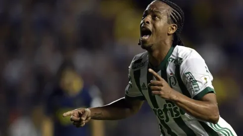 DE SORPRESA. Keno cabeceó ante la sorpresa de toda la última línea de Boca.