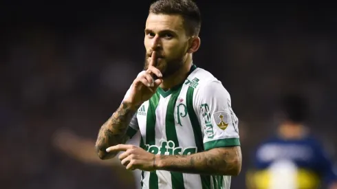 SILENCIO. Lucas Lima festeja su gol en La Bombonera en el triunfo de Palmeiras (Foto: Getty).