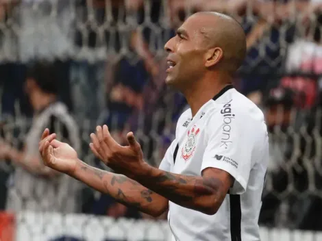 Emerson entró a los 78' y lo expulsaron a los 79' por una agresión sin pelota