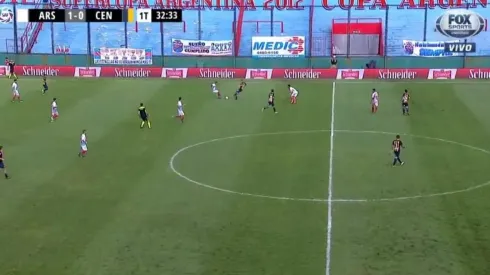 Dura acción que culminó con la expulsión de Mauricio Martínez.