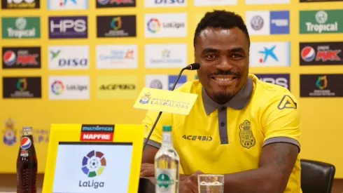 ¿UNA FOTO JUGANDO? No, Emmenike no tuvo minutos con Las Palmas.