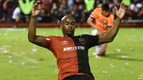 UN 9 LEAL. El portugués hizo todo bien y convirtió los dos goles que, lamentablemente, no alcanzaron.