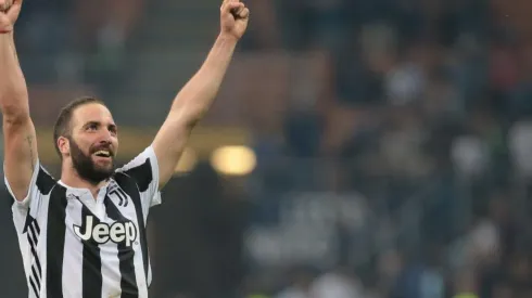 La alegría de Gonzalo Higuaín por un nuevo título.