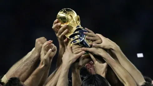 LA OBSESIÓN DE TODOS. El trofeo que todos quieren tener: la Copa del Mundo (Foto: Getty).