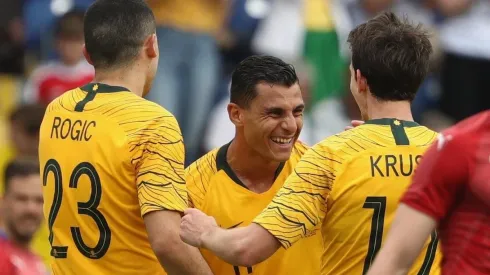 SOCCEROOS AL MANGO. Australia goleó 4 a 0 y mete miedo al grupo.