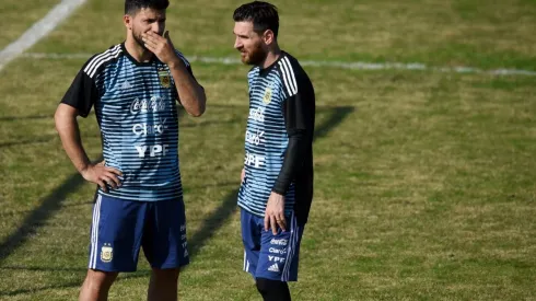 El Kun y Messi, charlando