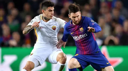 Foto de Diego Perotti junto a Lionel Messi.