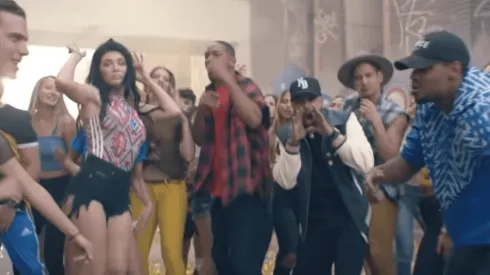 Las más destacadas figuras del fútbol mundial aparecen en este clip