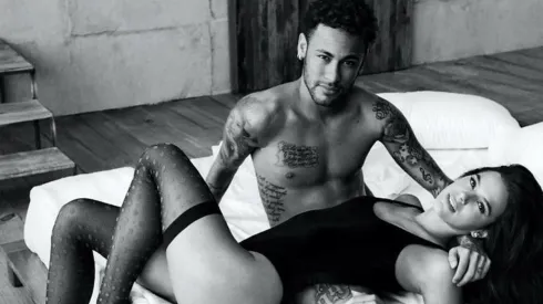 Foto de Neymar con Bruna en blanco y negro.