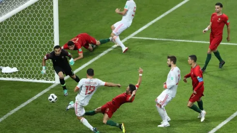 ¡EL LAGARTO! Diego Costa aparece en el segundo palo para el 2-2 parcial de España contra Portugal (Foto: Getty).