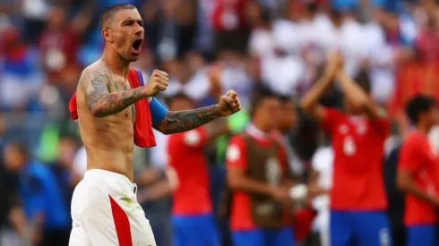 Aleksandar Kolarov marcó el gol de Serbia de tiro libre.