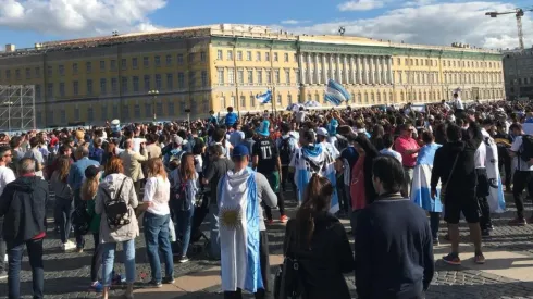 Los argentinos alientan y confían en poder clasificar a octavos.