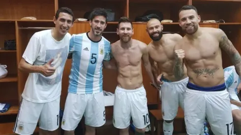 Foto de Pablo Pérez a los jugadores de Argentina.