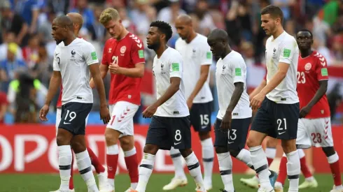 Foto de los jugadores de Francia y Dinamarca en el Mundial de Rusia.