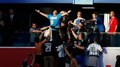 Diego Maradona alentando a la Selección Argentina.