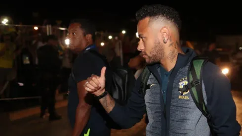 Brasil fue recibido por una multitudinaria afición brasileña en su llegada a Samara