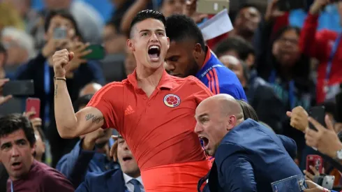 James Rodríguez vivió apasionadamente la definición por penales junto a Cambiasso.