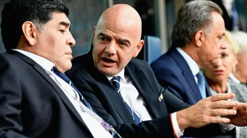 FIFA manda a callar a Maradona