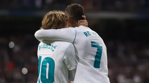 AMIGOS MERENGUES. Modric y Cristiano celebran en el Santiago Bernabéu un gol del Real Madrid (Foto: Getty).