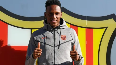 NO LLEGÓ PARA NADA. Yerry Mina quiere continuar en el Barcelona, pero con más minutos (Foto: Getty).