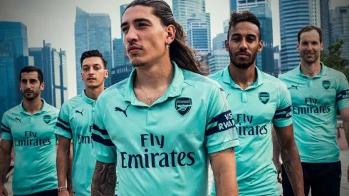 NUEVO UNIFORME. Arsenal presentó su nueva piel para la próxima temporada.