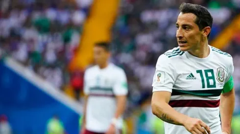 Andrés Guardado fue recibido por el plantel del Real Betis.