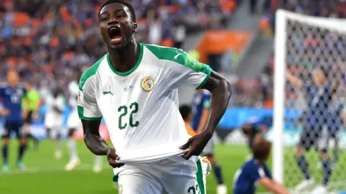 DEBUT MUNDIALISTA. Moussa Wagué celebra su gol con Senegal ante Japón en el Mundial de Rusia 2018 (Foto: Getty).