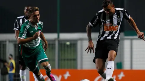 Agustín Allione con la camiseta de Palmeiras.