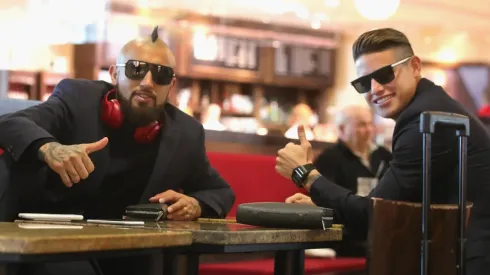 Foto de Arturo Vidal con James Rodríguez.