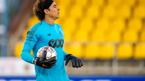 Guillermo Ochoa con el Standard Lieja.